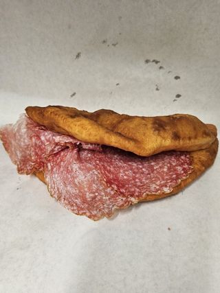 Piadina fritta salame piccante