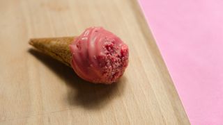 Mini cono gelato di fragola - al pezzo