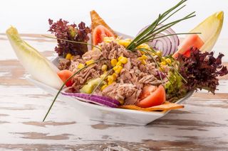 Салата с риба тон (450г)