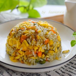 A01-960 Prženi pirinač sa povrcem i jajima