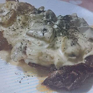 Entrecot con salsa champiñones