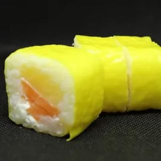 Lámina De Soja Con Salmón Crudo Y Piña (9 Uds.)