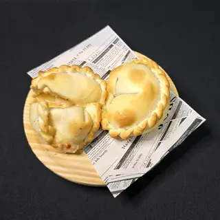 EMPANADA DE JAMON Y QUESO
