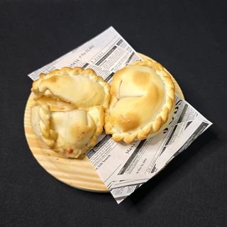 EMPANADA DE JAMON Y QUESO