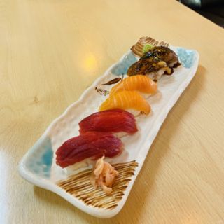 Cajita de atú con salmón y anguila (6 pzs.)