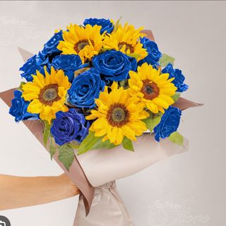 Bouquet Blu Rose e Girasoli 