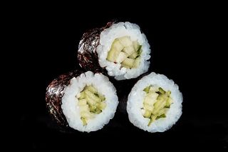 Макі з огірком (100г)