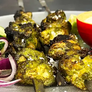 Haryali Tikka + pan/ naan + salsa curry 