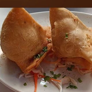 (19) MEAT SAMOSA / SAMOSA DE CARNE