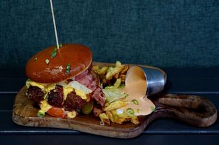 Meniu  Burger cu mici din black Angus