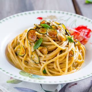 Spaghetti vegetariani alla provola