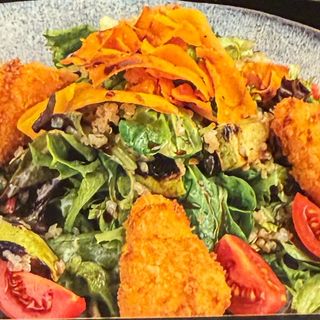  Салатa с киноа и хрупкави топени сиренца (300 гр)