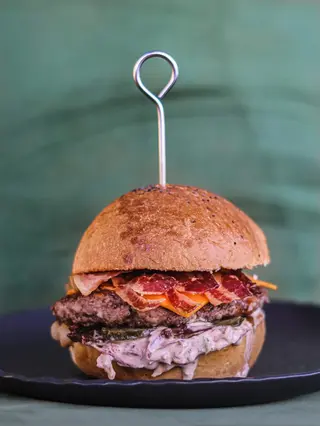 Crispy bacon burger