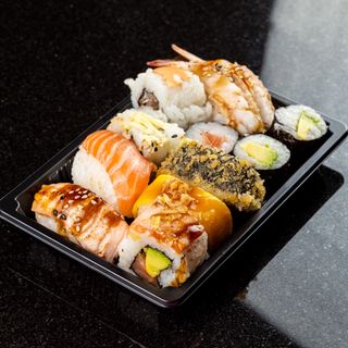 124. Sushi variado (10 Uds.)