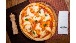 Pizza Napoli Ø 32cm
