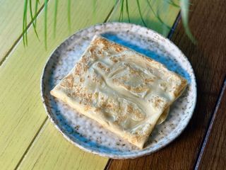 Млинець з вишнею в шоколаді