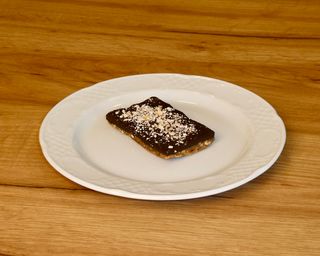 Протеиново барче фурми и ядки