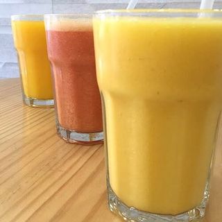 Zumo de naranja y plátano (16 oz.)