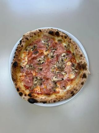 Pizza Prosciutto e Funghi
