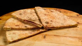 Felie pizza sandwich pui  cu bacon