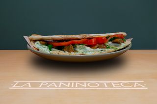 40 Porcini, caprino, rucola, olio al tartufo, limone e pepe