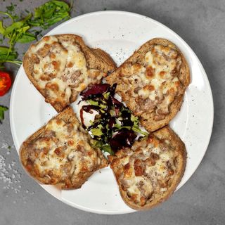 Bruschete cu  Salsiccia