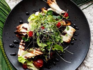 Салат з вугрем та баклажаном фрі (235g)