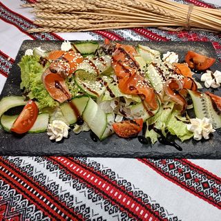 Салат з лососем с/с