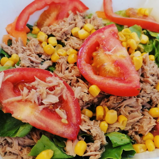 97. Insalata mista con tonno