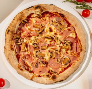 Pizza Prosciutto e Funghi