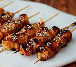 83. Yakitori De Pollo (4 Pzs.)