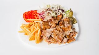 Doner de pui la farfurie