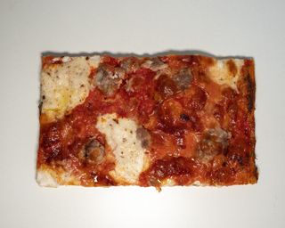 Pizza Lasagna di Ruver con salsiccia - al trancio