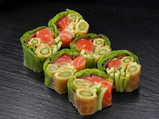 Springroll z łososiem i szparagami (6 szt) (235g)