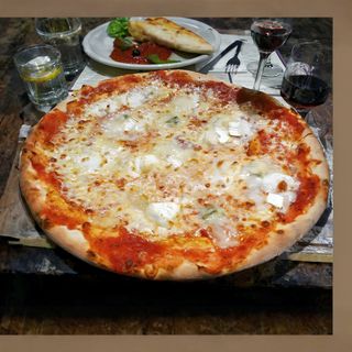Pizza quattro formaggi