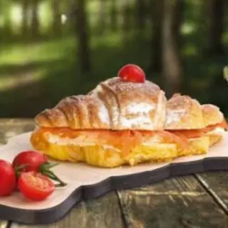 Croissant com Queijo Philadelphia e Salmão