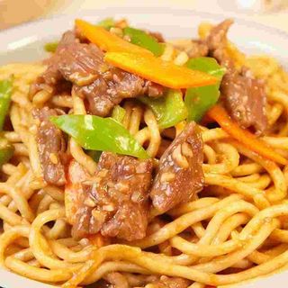 Tallarines Fritos Con Ternera 牛肉炒面