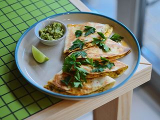 Кесадилья з тунцем (220g)