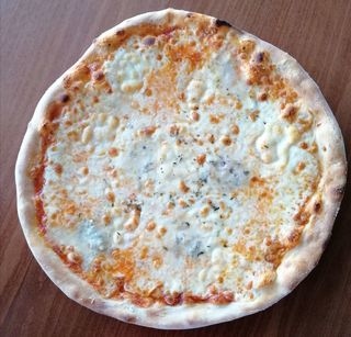 Pizza Ai Quatro Formaggi