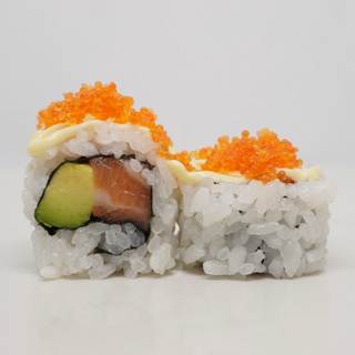 Salmón tobiko roll (8 pzs.)