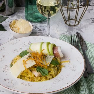  პასტა ცუკინით და ქათმით