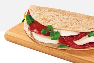 Piadina con mozzarella, bresaola e rucola