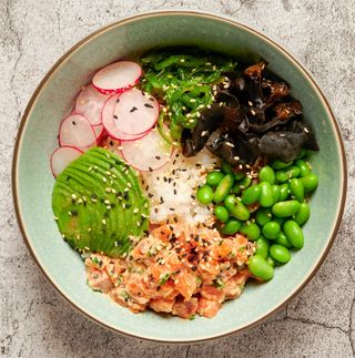 Поке със сьомга (410гр)