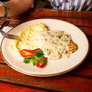 Piept de pui cu sos gorgonzola