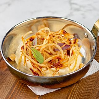 Humus cu ceapă crocantă și boia afumată  250g