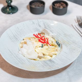 Penne cu pui, smântână și dovlecel