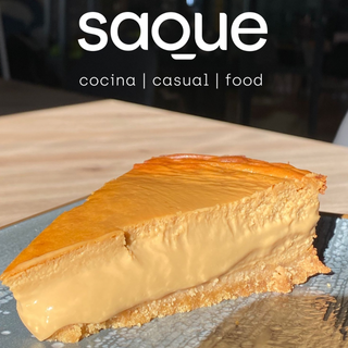 Tarta de queso y dulce de leche (porción)