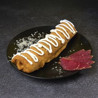 Pohovana slana palačinka sa pršutom, kačkavaljem i pavlakom