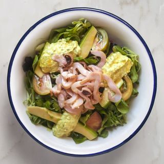 Insalata con seppia marinata alla barbabietola rossa