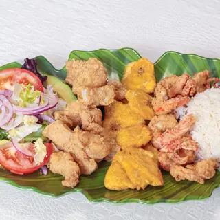 Camarones reventados con chicharrón de pescado 